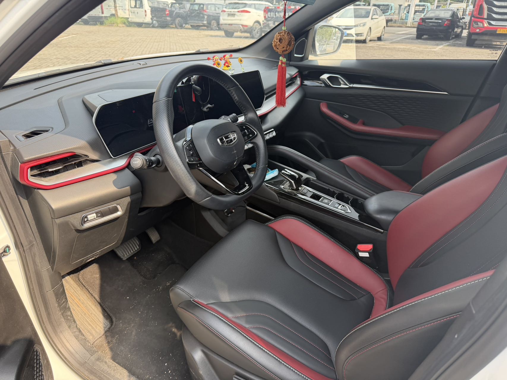 GEELY Coolray 2023 car image #2