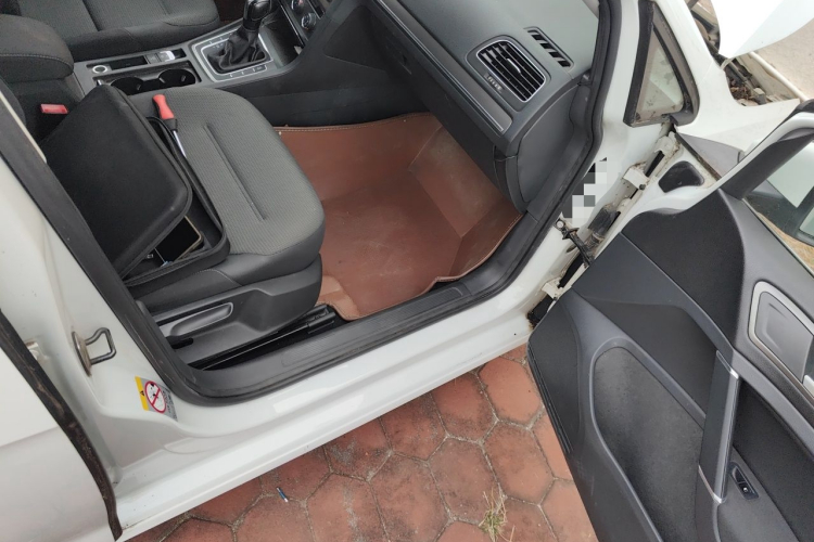 Volkswagen Golf 2014 car image #21