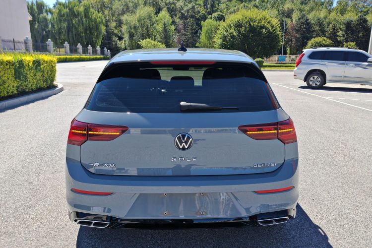 Volkswagen Golf 2023 car image #6