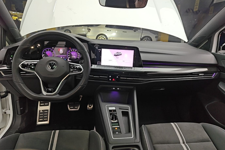Volkswagen Golf 2021 car image #11