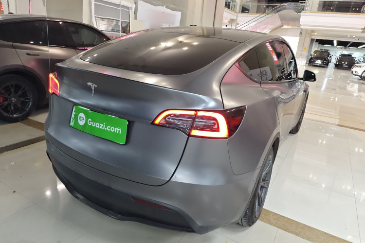 Tesla Model Y 2023 car image #7
