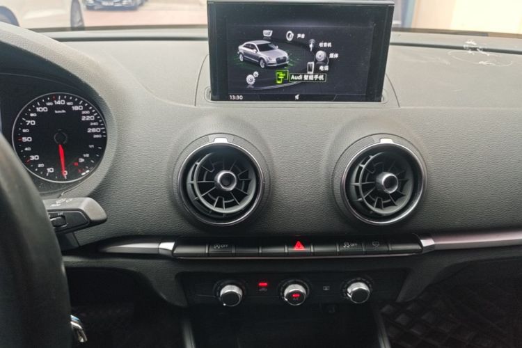 Audi A3 2018 immagine di auto #13