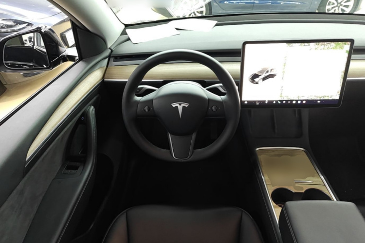 Tesla Model Y 2023 #11 Tesla Model Y 2023 car image #11