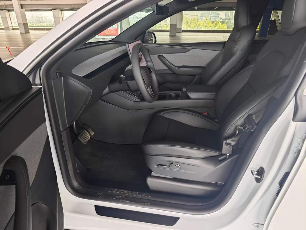 Tesla Model Y 2026 car image #9