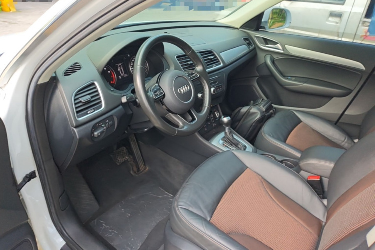 Audi Q3 2018 immagine di auto #16