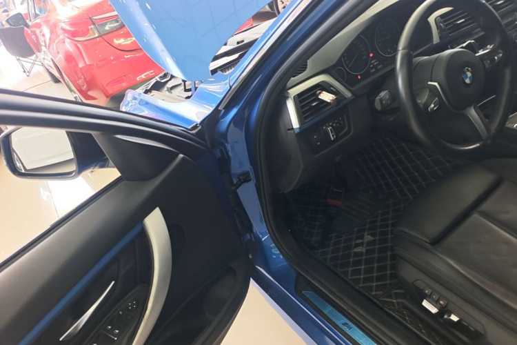 BMW 3 Series 2019 imagem de carro #16