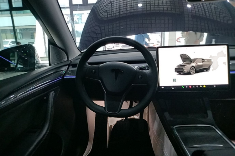 Tesla Model Y 2024 #11 Tesla Model Y 2024 car image #11
