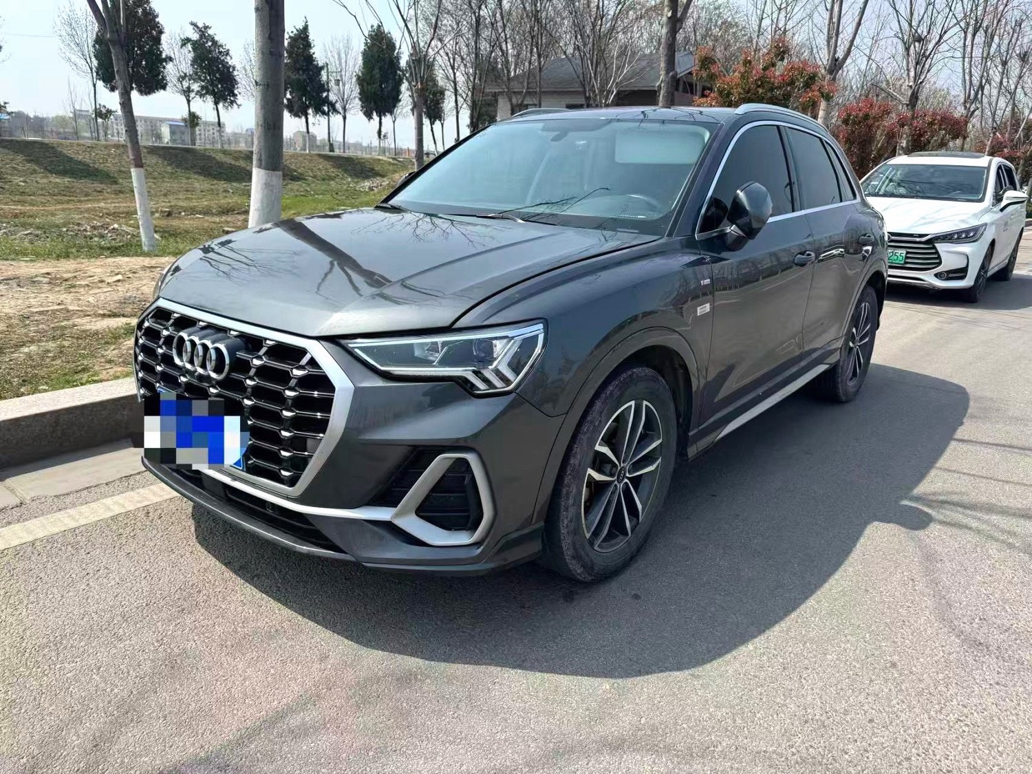 Audi Q3 2023 car image 