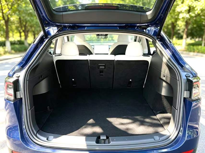 Tesla Model Y 2022 #8 Tesla Model Y 2022 car image #8