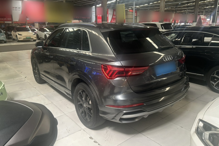 Audi Q3 2020 car image #7