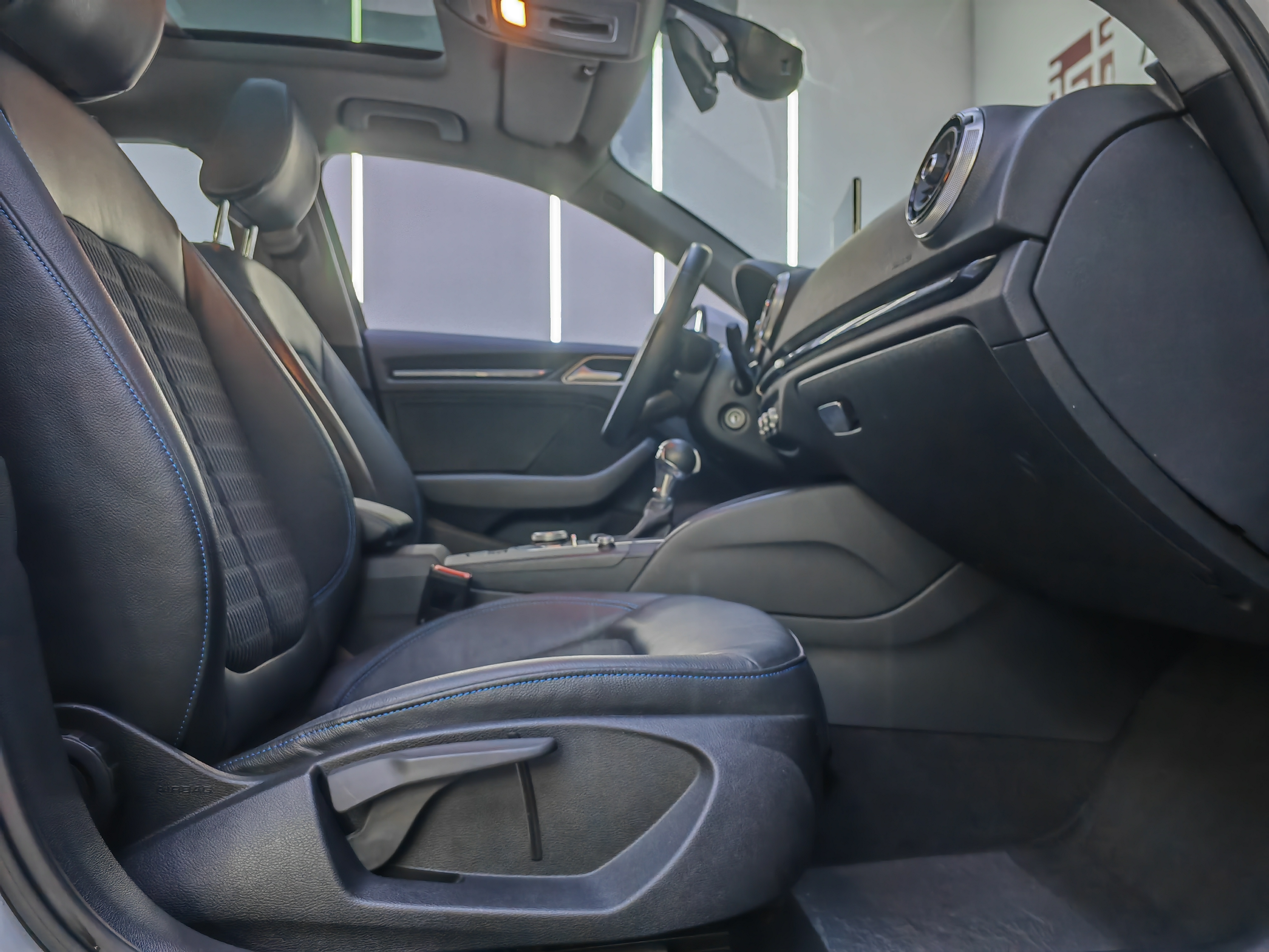Audi A3 2019 car image #10