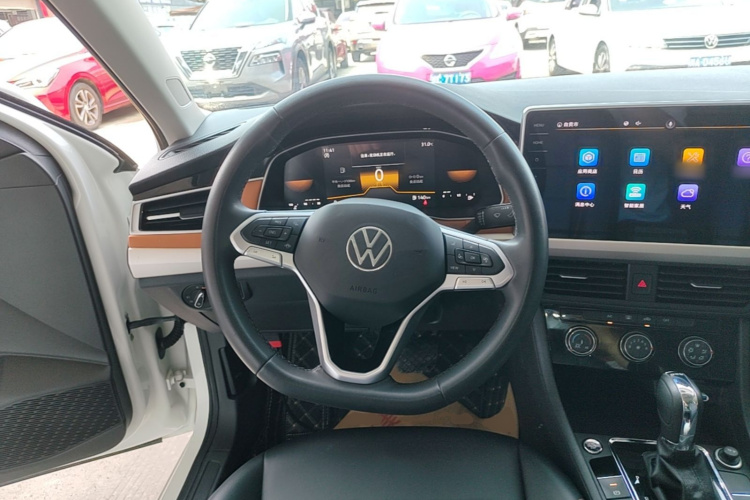 Volkswagen Bora 2023 car image #11