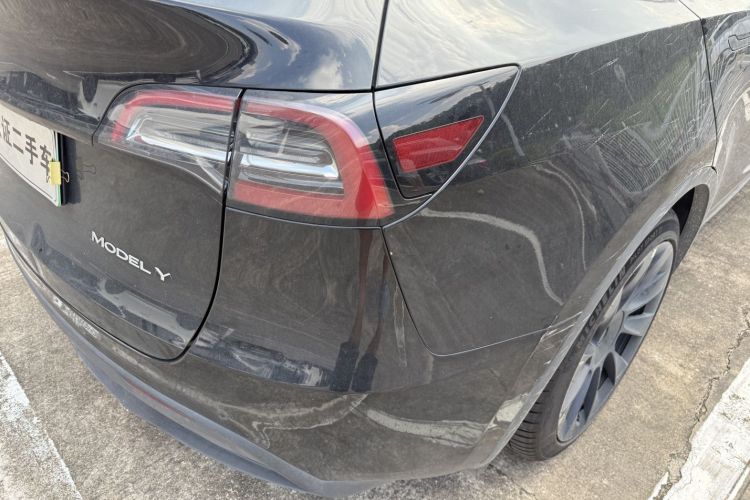 Tesla Model Y 2023 car image #8