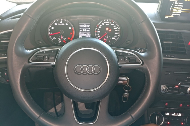 Audi Q3 2017 car image #15
