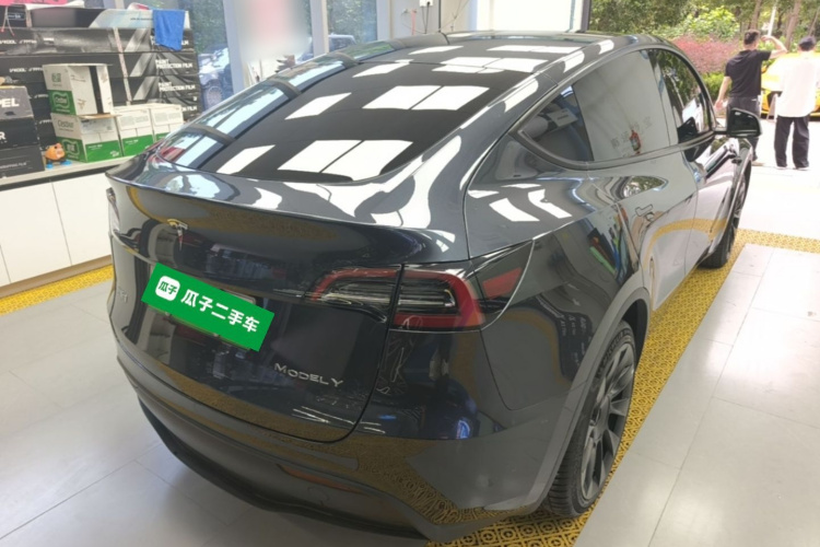 Tesla Model Y 2024 #7 Tesla Model Y 2024 car image #7