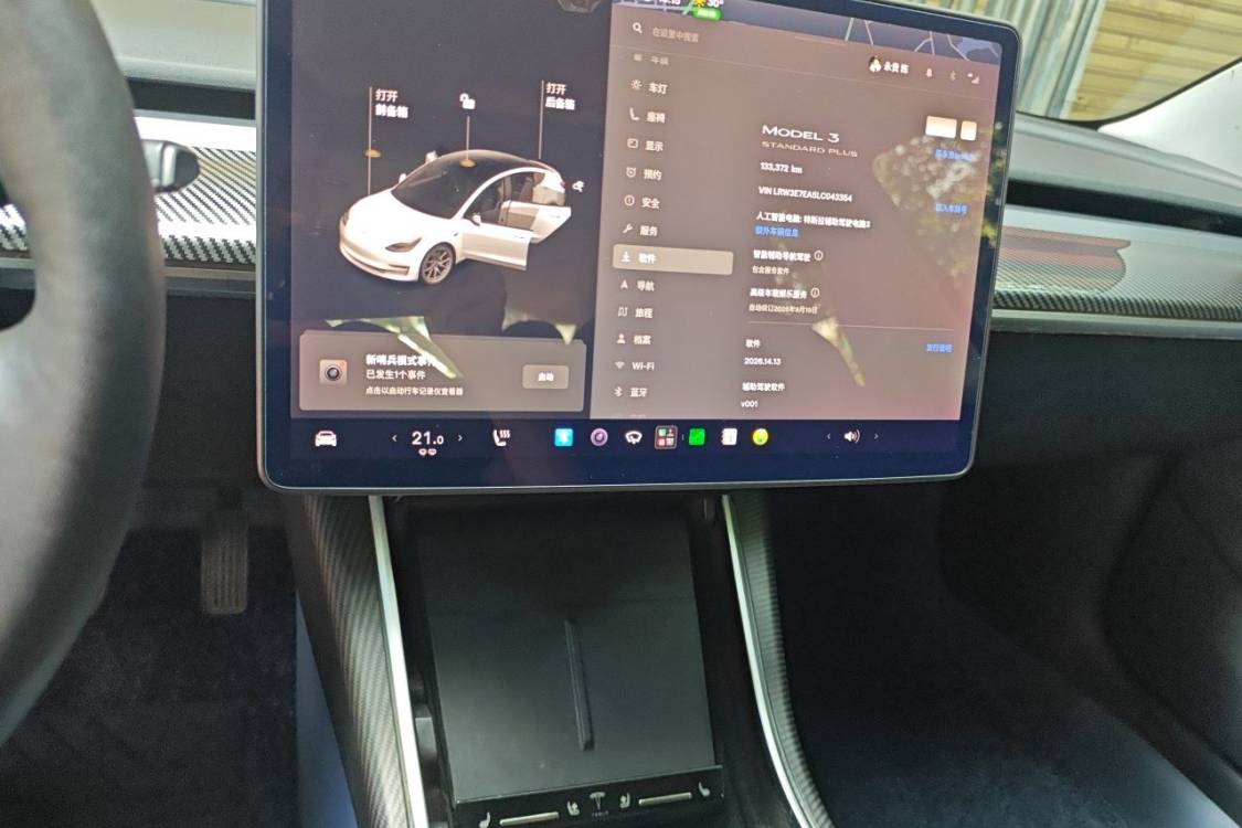 Tesla Model 3 2020 car image #27