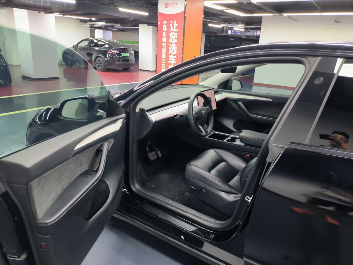 Tesla Model Y 2024 #8 Tesla Model Y 2024 صورة سيارة #8