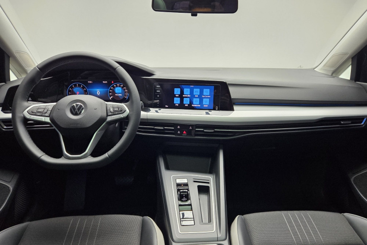 Volkswagen Golf 2022 car image #13