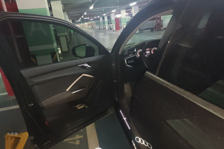 Audi Q3 2023 car image #18