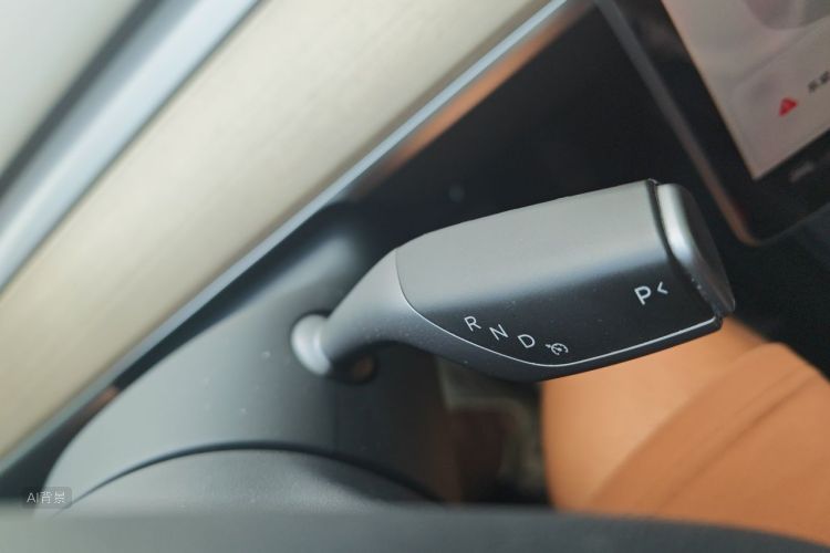 Tesla Model Y 2023 car image #16