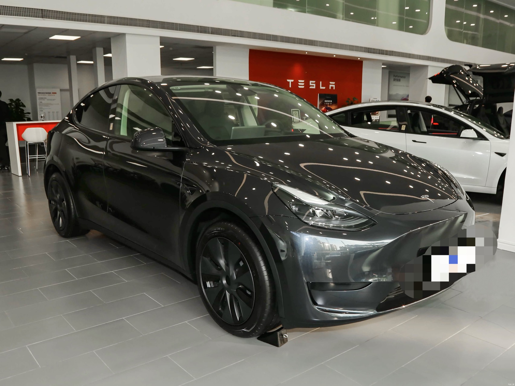 Tesla Model Y 2025 car image #2