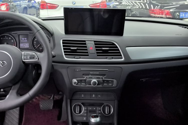 Audi Q3 2019 car image #13