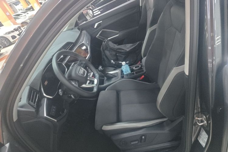 Audi Q3 2023 car image #15