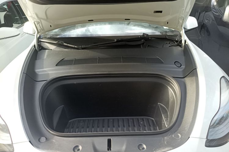 Tesla Model Y 2023 car image #20