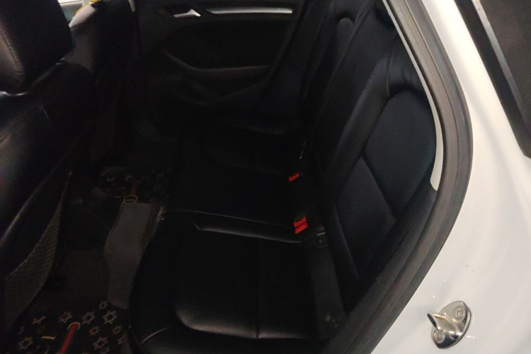 Audi A3 2015 car image #17