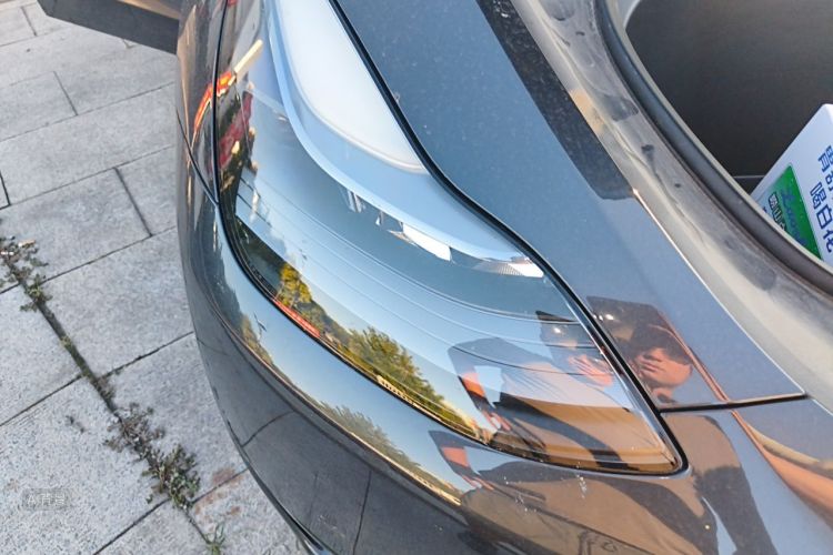 Tesla Model Y 2025 car image #8