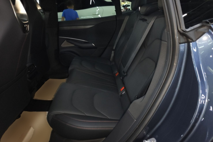 MI SU7 2025 immagine di auto #13