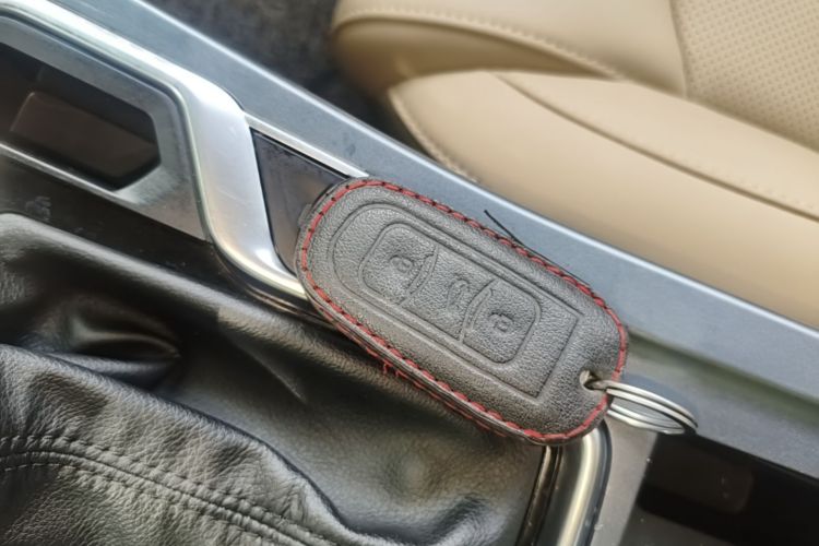 GEELY Emgrand 2019 car image #9