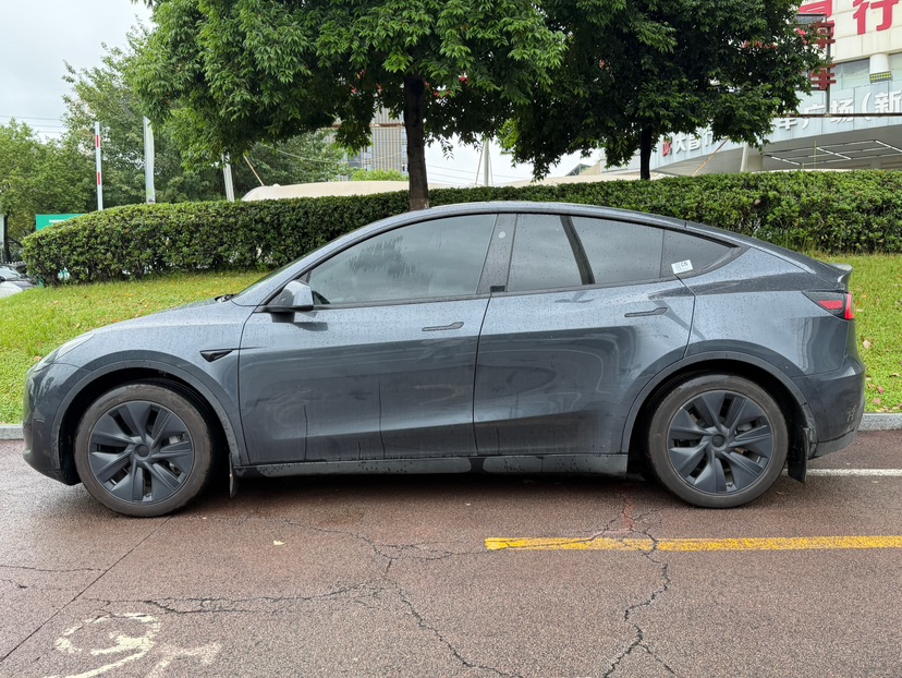 Tesla Model Y 2024 #2 Tesla Model Y 2024 immagine di auto #2