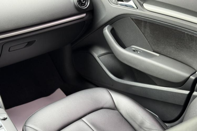 Audi A3 2018 car image #11