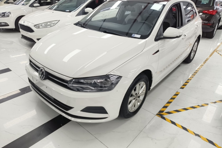 Volkswagen Polo 2021 car image #2