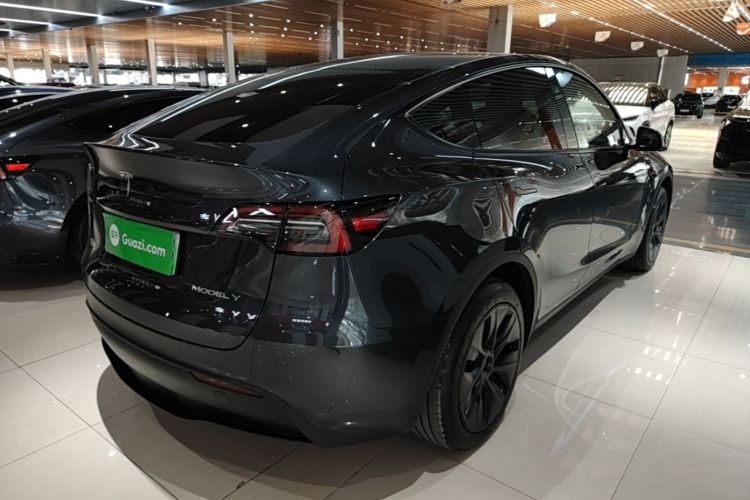 Tesla Model Y 2024 #5 Tesla Model Y 2024 car image #5
