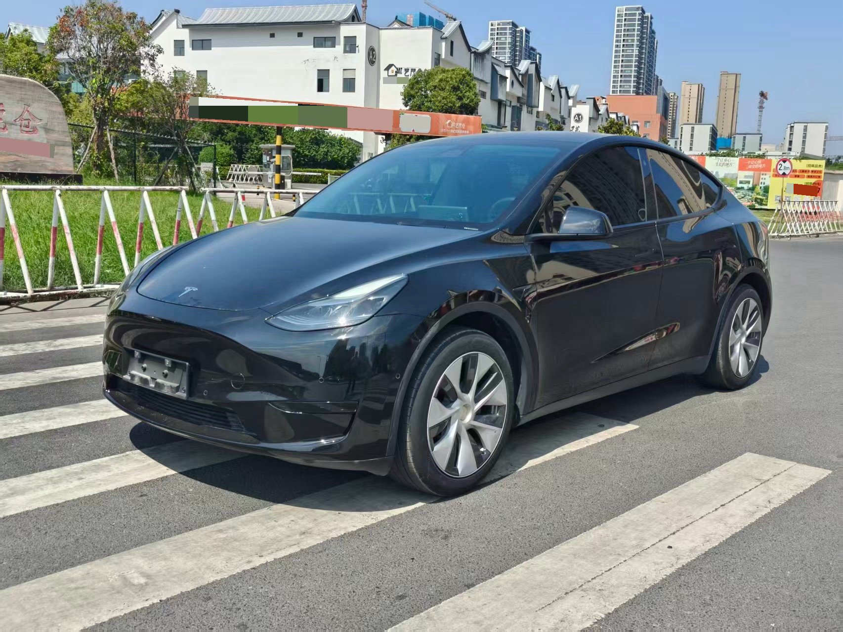 Tesla Model Y 2023 car image 