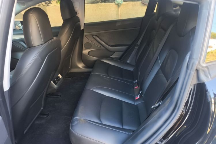 Tesla Model 3 2021 car image #17