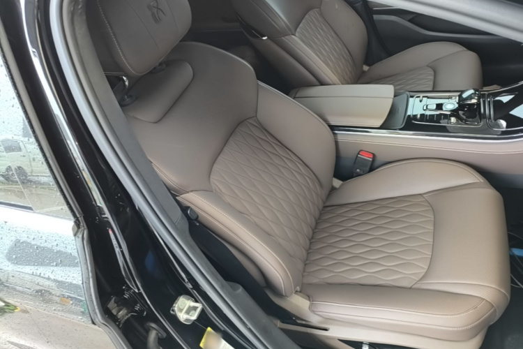 BYD Han 2024 car image #24