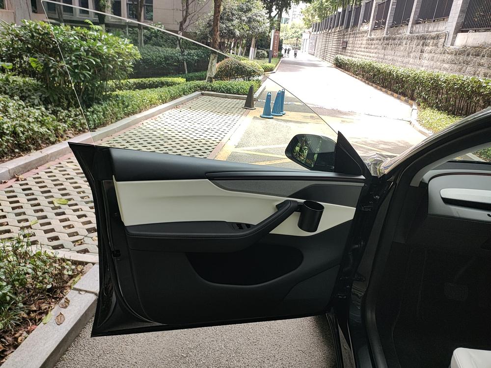 Tesla Model Y 2025 #20 Tesla Model Y 2025 car image #20