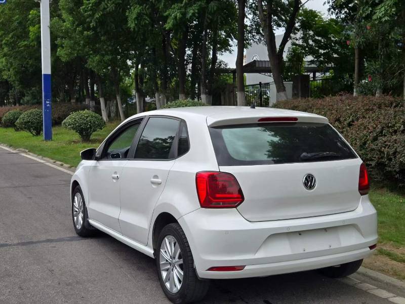 Volkswagen Polo 2014 car image #6
