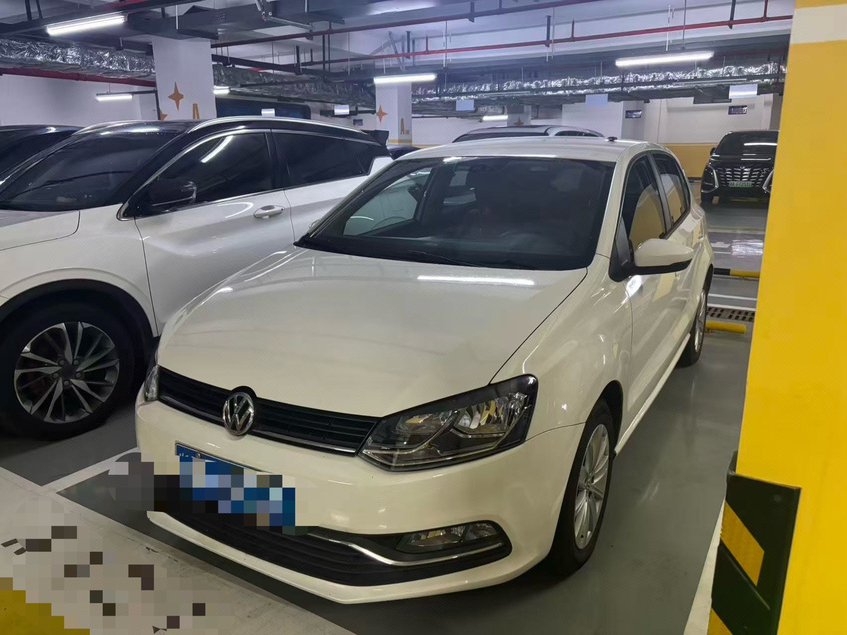 Volkswagen Polo 2015 car image 