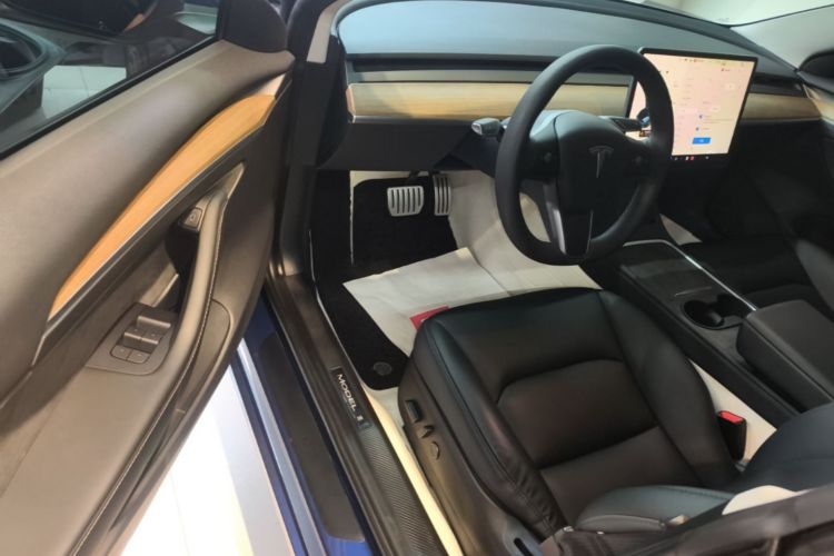 Tesla Model 3 2022 car image #16