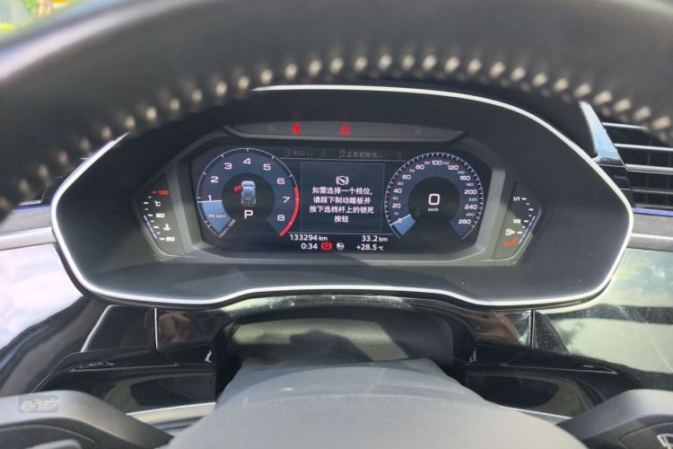 Audi Q3 2019 car image #13