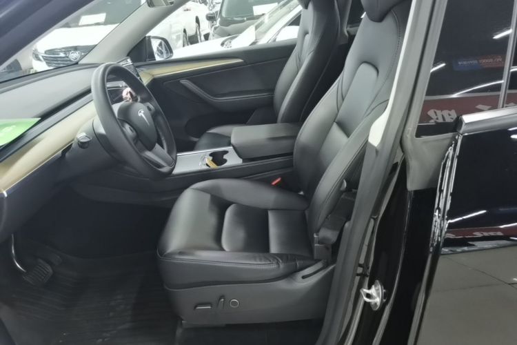 Tesla Model Y 2022 car image #19