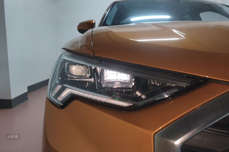 Audi Q3 2020 car image #8