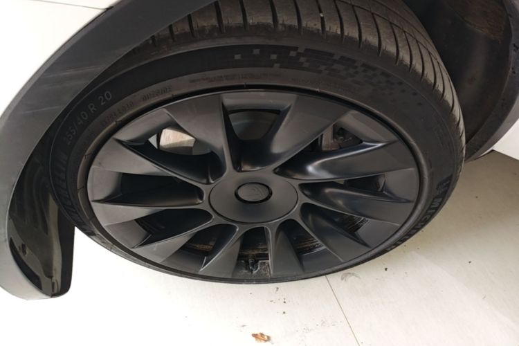 Tesla Model Y 2022 car image #9
