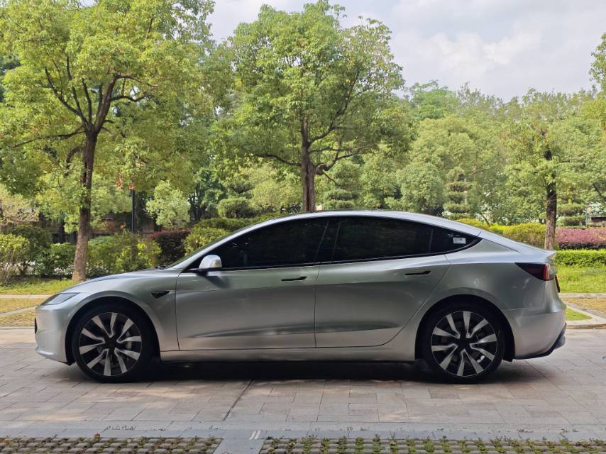 Tesla Model 3 2025 car image #7