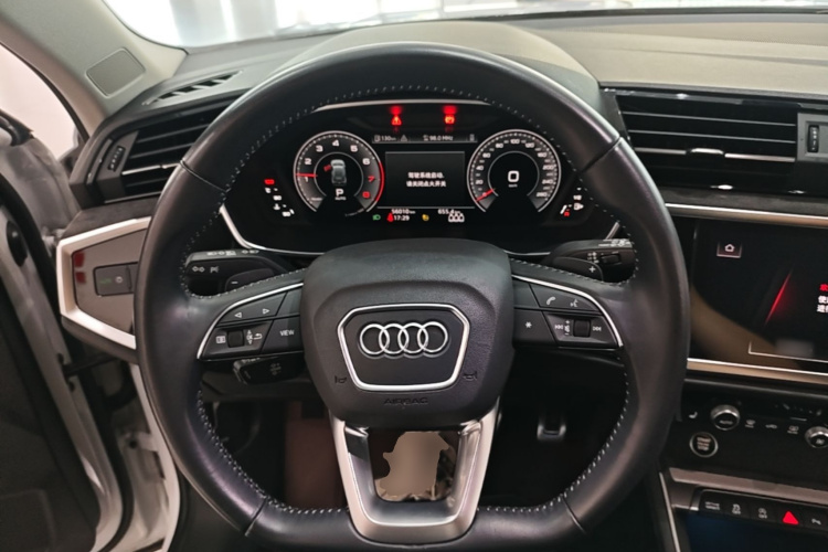 Audi Q3 2022 car image #15