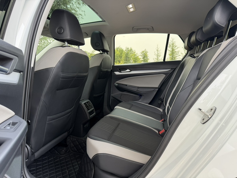 Volkswagen Golf 2021 car image #5